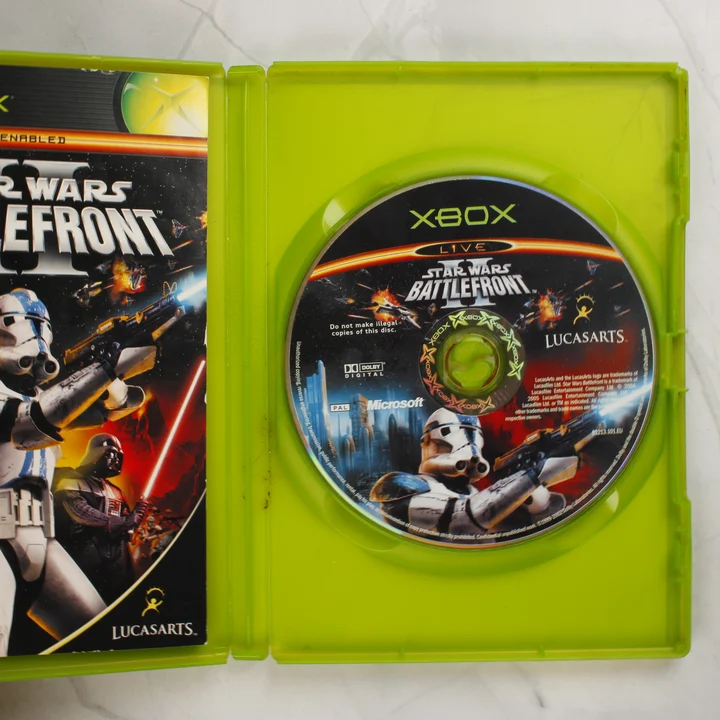Nyitott Star Wars Battlefront II Xbox tok lemezzel és kézikönyvvel