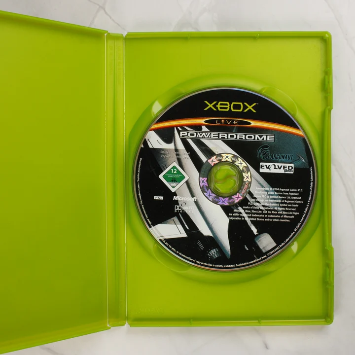 Nyitott Xbox tok a Powerdrome játéklemezzel