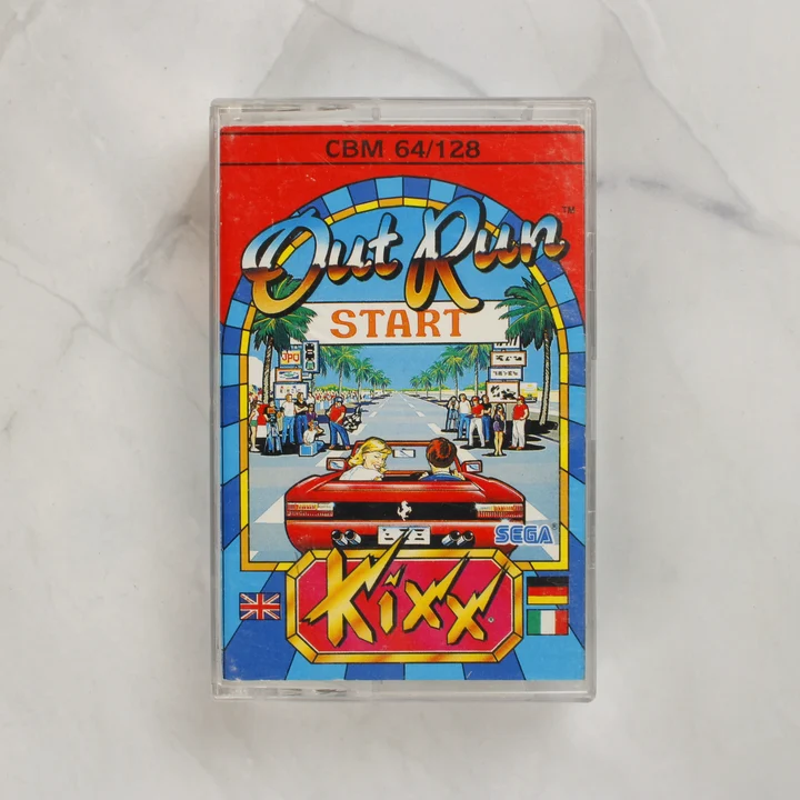 Out Run Commodore 64 videójáték kazetta tokban elölnézetből