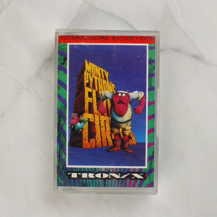 Monty Python's Flying Circus Commodore 64 játék kazetta tokban elölnézetből