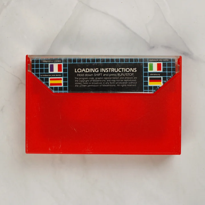 A Commodore 64 játék tokjának hátoldala betöltési útmutatóval