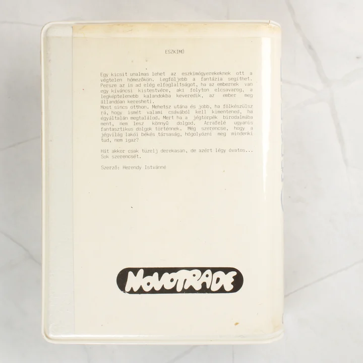 Eszkimó C64 hátlap Az Eszkimó Commodore 64 játék hátoldali leírása a Novotrade logóval.