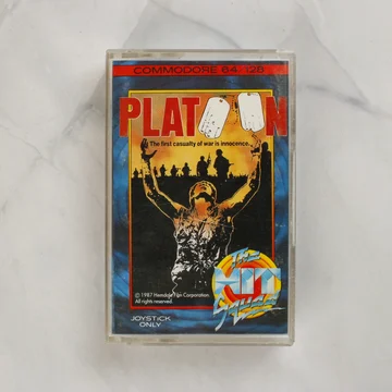 Platoon videójáték kazetta tokban elölnézetből