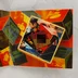 Az album belső füzete művészi fotókkal és grafikákkal