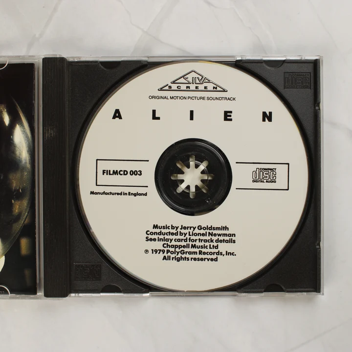 Az Alien CD lemez a tokban