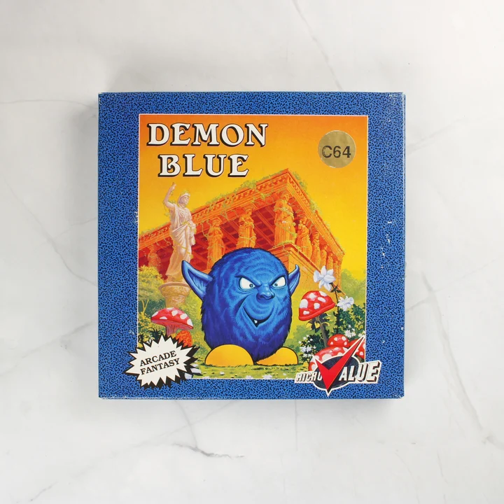 A Demon Blue videójáték dobozának előlapja egy kék lénnyel és C64 felirattal.