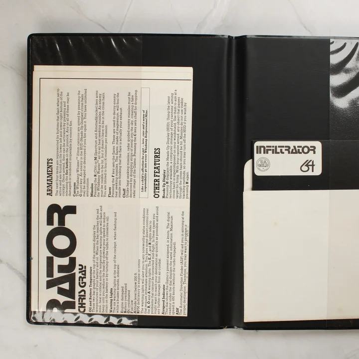 Infiltrator videójáték floppy lemez és kézikönyv