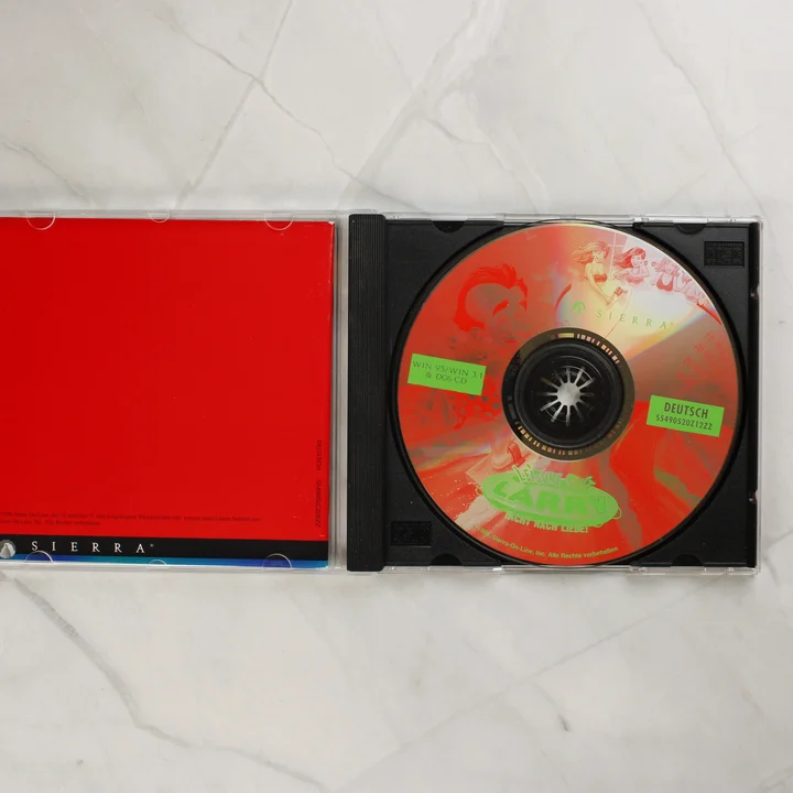 Nyitott CD-tok a Leisure Suit Larry 7 játéklemezzel