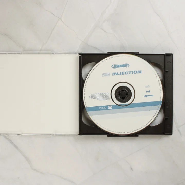 Nyitott CD-tok a második lemezzel