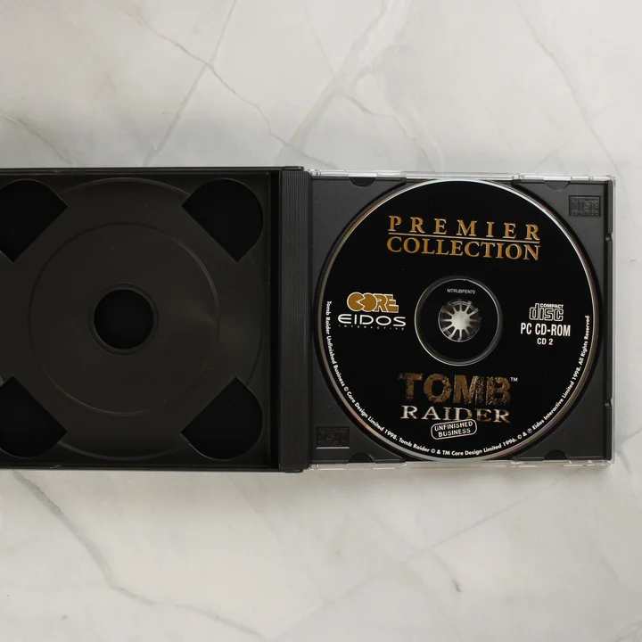 Nyitott CD-tok a második lemezzel