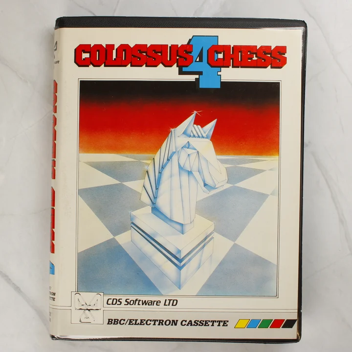 Colossus 4 Chess videójáték előlapja sakkfigurával