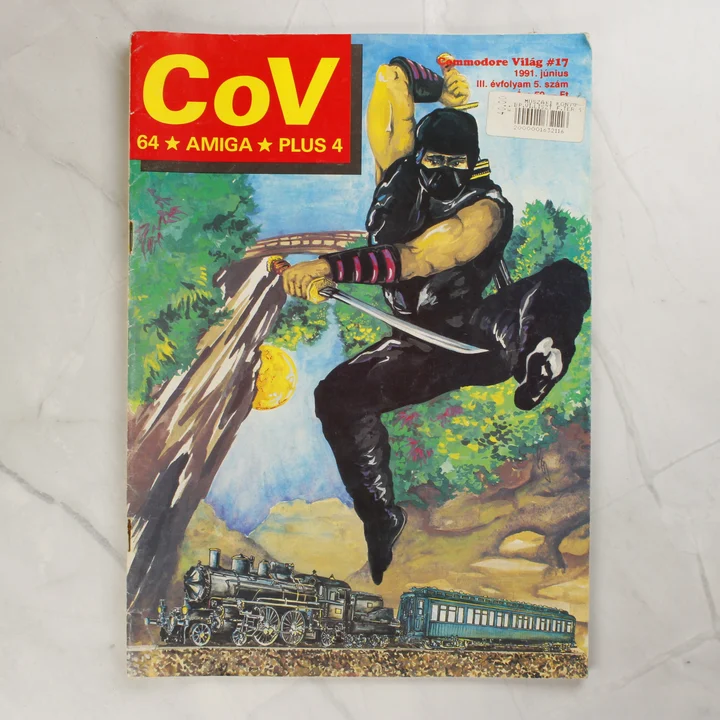 A Commodore Világ 17. számának színes borítója egy nindzsával és egy gőzmozdonnyal.