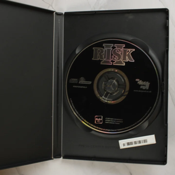 Risk II fekete CD-ROM lemez a nyitott tokban
