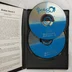 A Broken Sword II nyitott tokja a két CD-vel és a kézikönyvvel