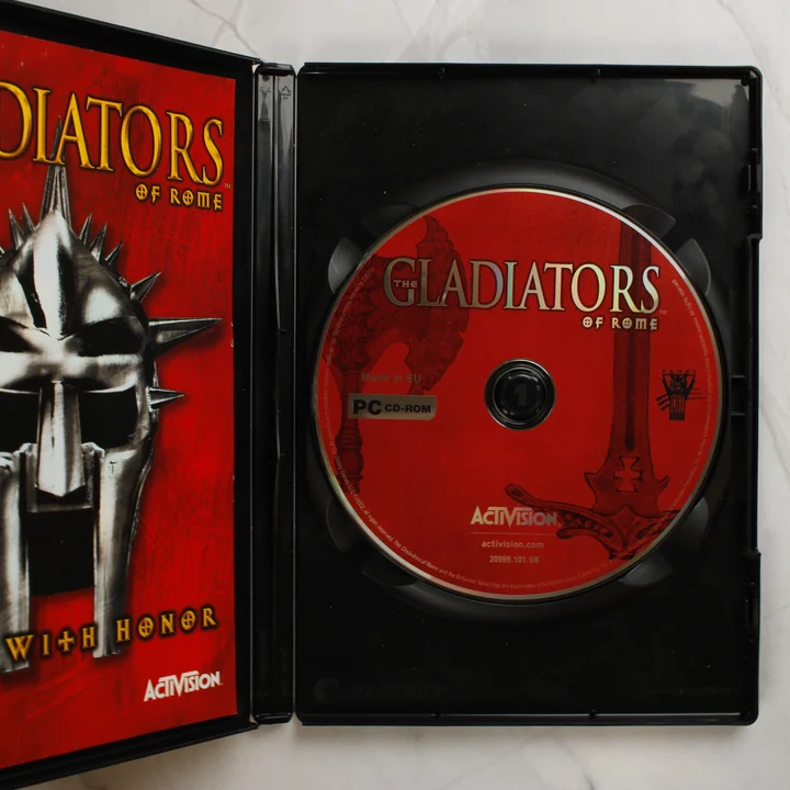 Nyitott tok a The Gladiators of Rome CD-ROM lemezzel