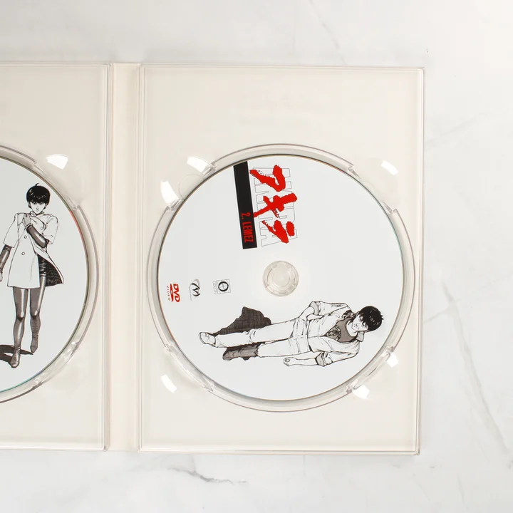 Akira DVD 2. lemez Az Akira DVD kiadvány nyitott állapotban a második lemezzel