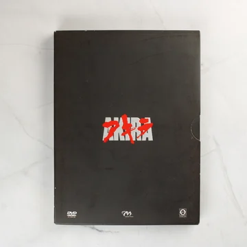 Az Akira DVD gyűjtői kiadásának fekete díszdoboza szemből