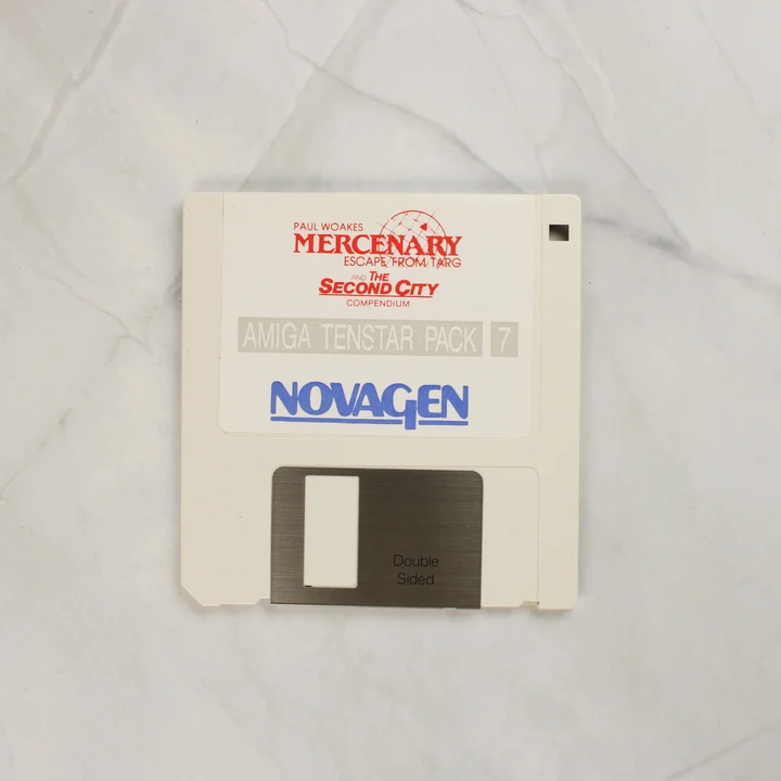 3,5 colos Amiga floppy lemez Mercenary felirattal