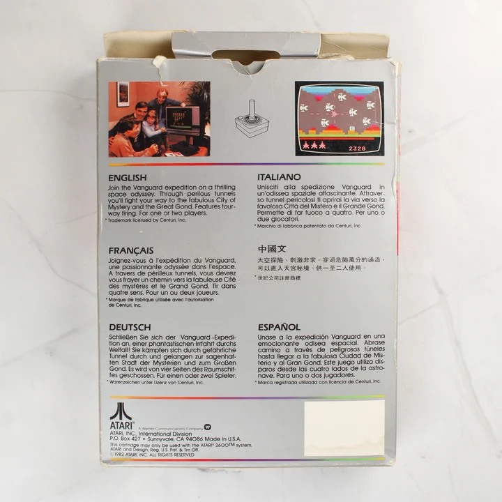 Vanguard Atari 2600 játék dobozának hátoldala többnyelvű leírással