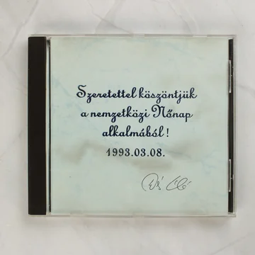 Sose halunk meg filmzene CD borítója nőnapi üdvözlettel