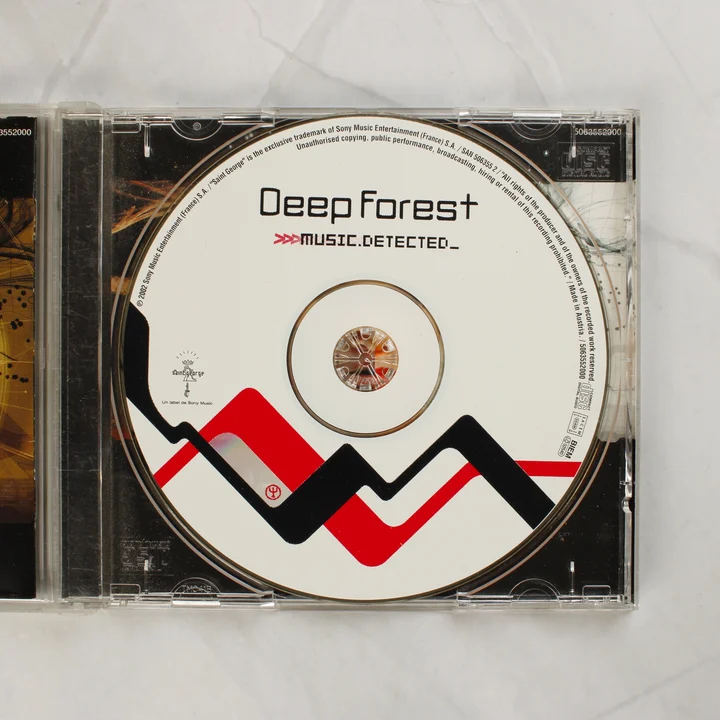 Deep Forest Music Detected CD lemez a nyitott tokban
