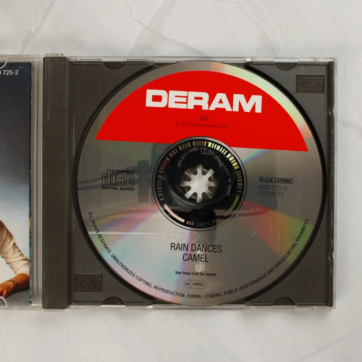 Camel Rain Dances CD lemez a nyitott tokban