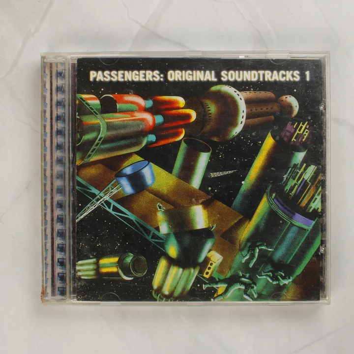 Passengers: Original Soundtracks 1 CD előlapja futurisztikus grafikával