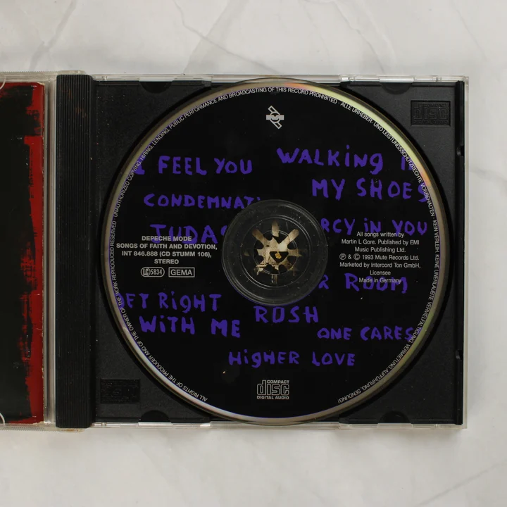 Depeche Mode Songs of Faith and Devotion nyitott CD-tok a lemezzel