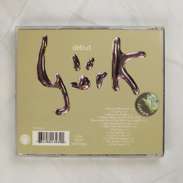 Björk Debut CD album hátoldala számlistával és vonalkóddal