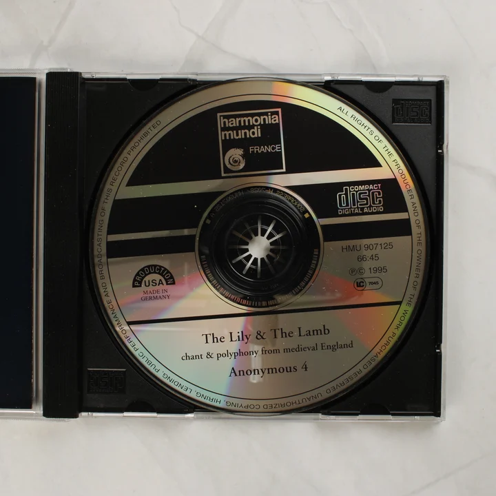 The Lily & The Lamb CD lemez a műanyag tokban