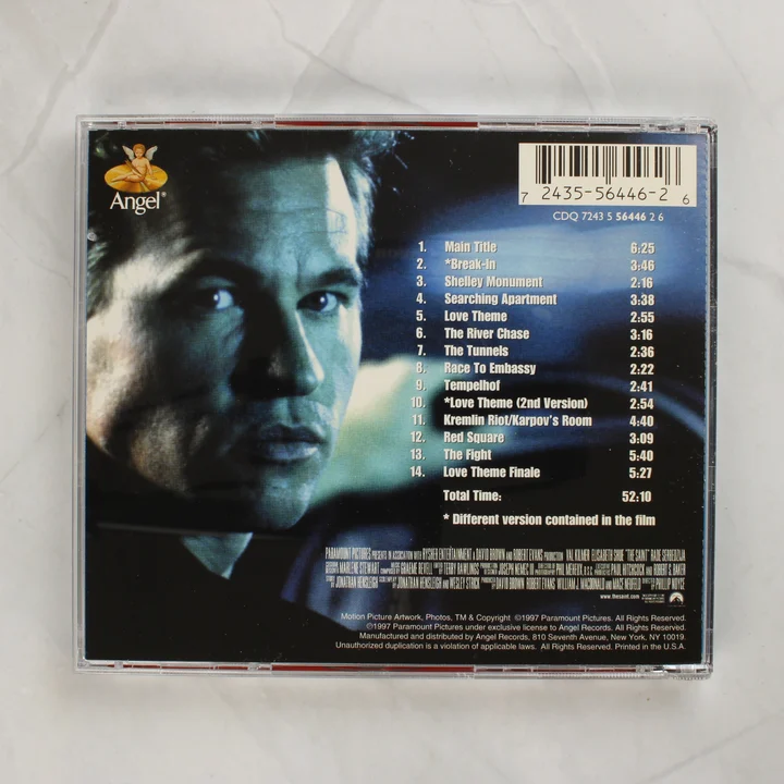 The Saint filmzene CD hátlapja számlistával és Val Kilmer fotójával