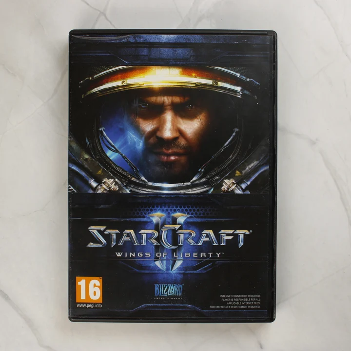 StarCraft II Wings of Liberty műanyag tok előlapja