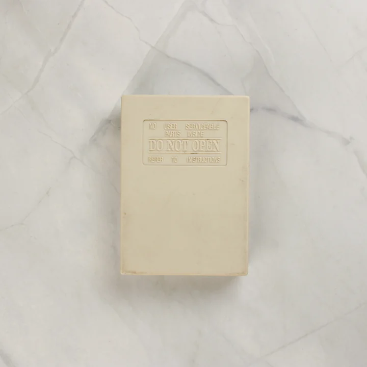Toki videójáték cartridge hátoldala figyelmeztető felirattal
