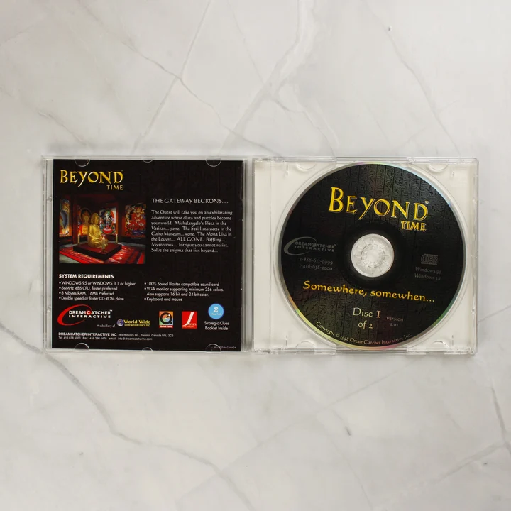Nyitott CD-tok az első lemezzel