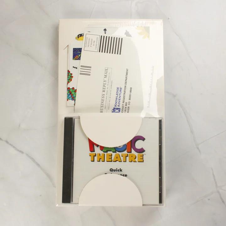 A Magic Theatre szoftver belső tartalma: CD-tok és dokumentáció