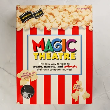 Magic Theatre szoftver dobozának előlapja piros-fehér csíkokkal és pattogatott kukoricával