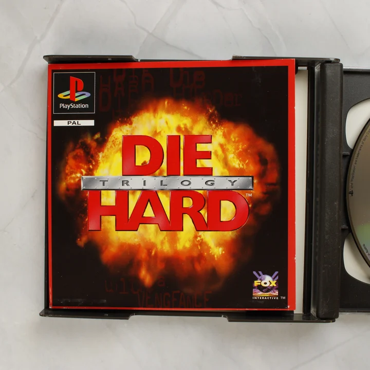 Die Hard Trilogy kézikönyv a nyitott tokban