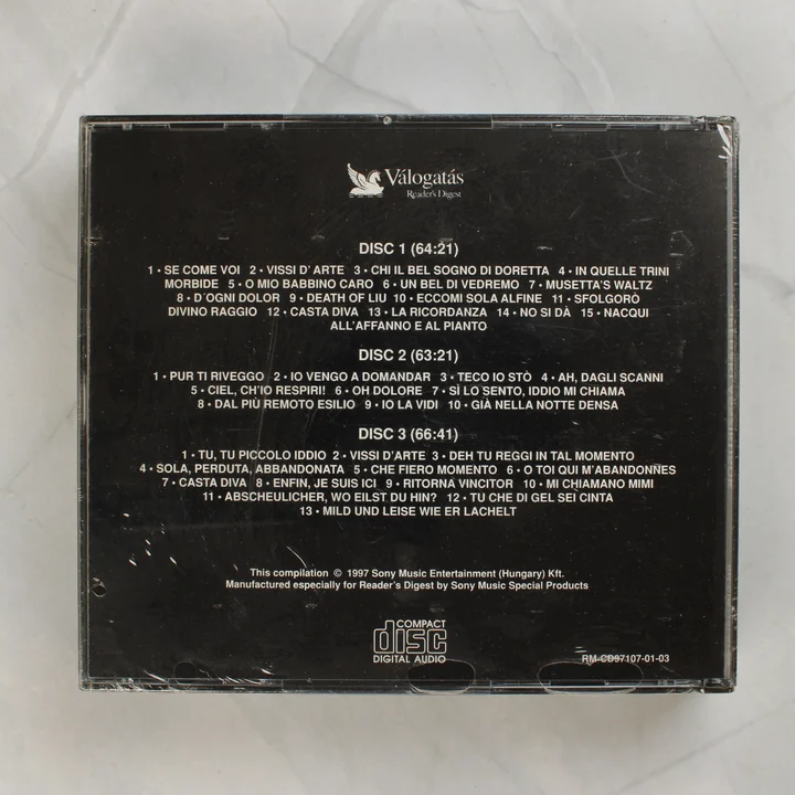 Operaklasszikusok CD válogatás hátlapja dallistával