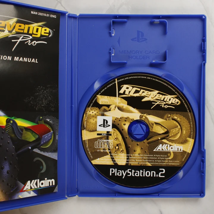 RC Revenge Pro PlayStation 2 nyitott tok lemezzel és kézikönyvvel