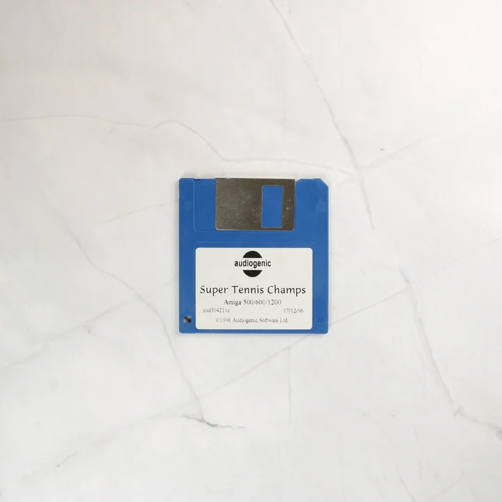 Kék 3,5 colos floppy lemez Super Tennis Champs felirattal