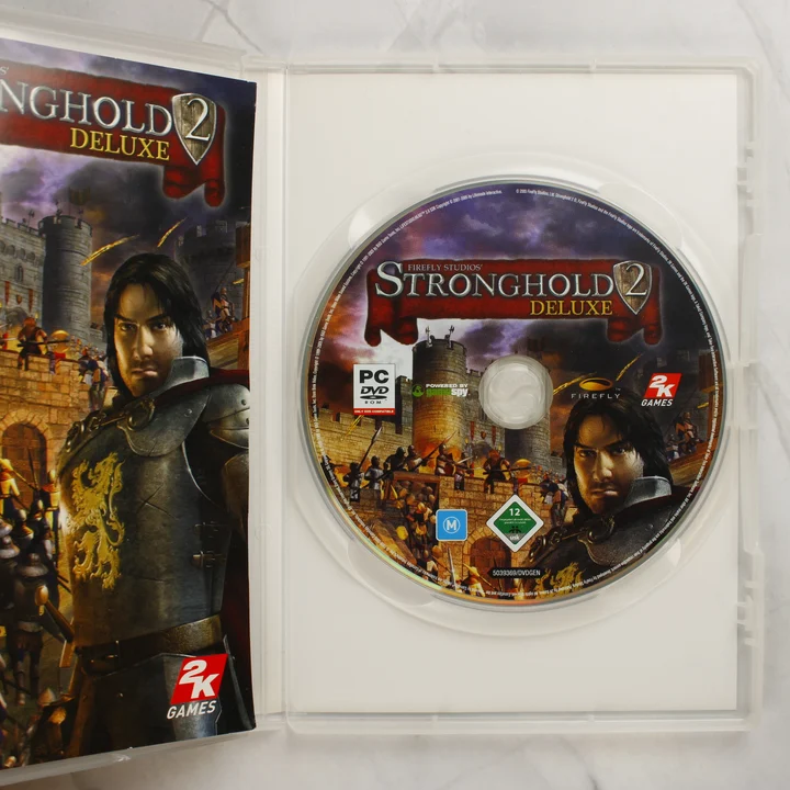 Stronghold 2 Deluxe nyitott tok és DVD lemez