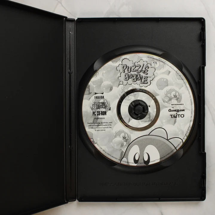 Nyitott tok a Puzzle Bobble CD-ROM lemezzel