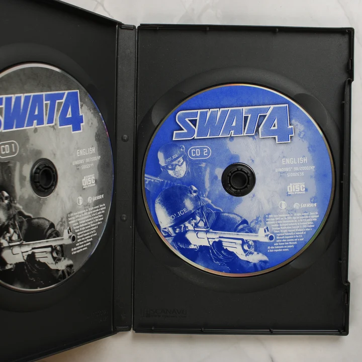 SWAT 4 nyitott tok a két CD-vel