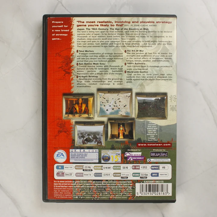 Shogun: Total War PC játék hátlapja leírással és rendszerkövetelményekkel.