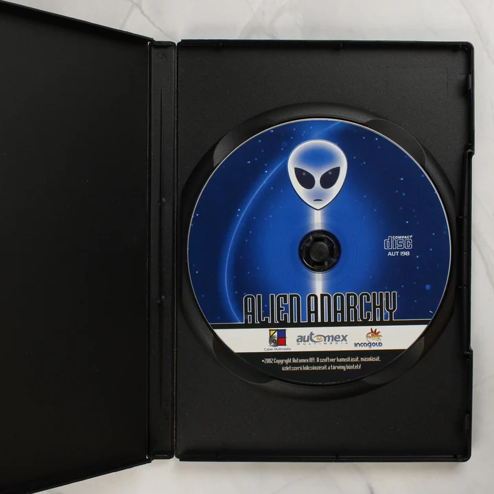 Nyitott tok az Alien Anarchy CD lemezzel