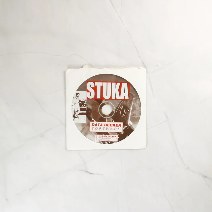 A Stuka szoftvert tartalmazó CD-lemez papírtokban