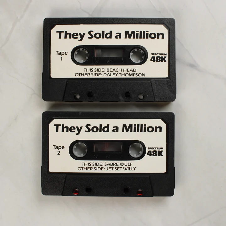 Két fekete magnókazetta a They Sold a Million játékokkal