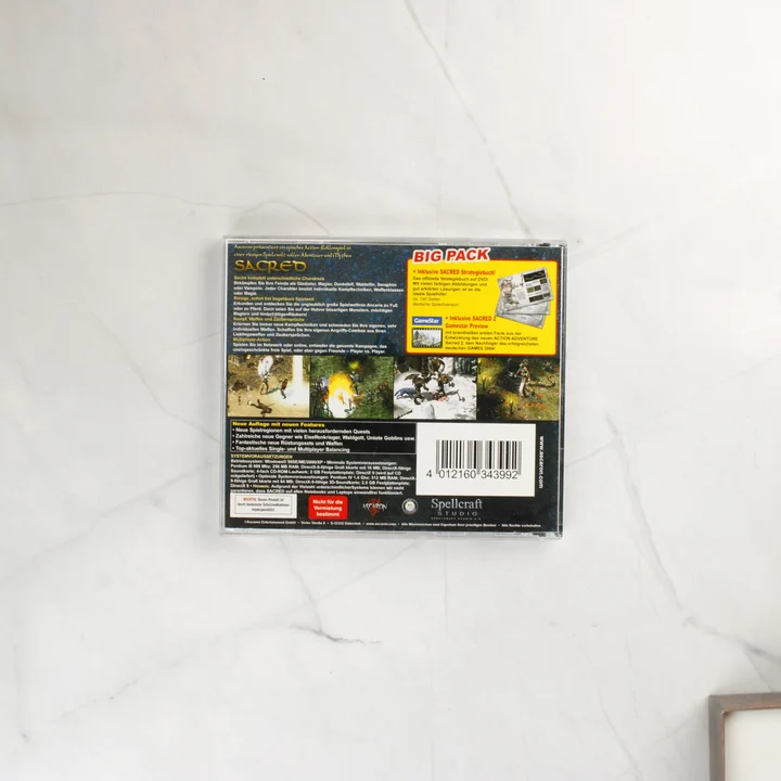 Sacred belső tok Sacred videójáték műanyag tokjának hátoldala