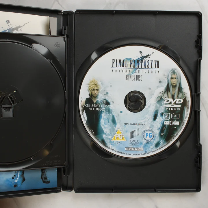 Nyitott DVD tok a bónusz lemezzel