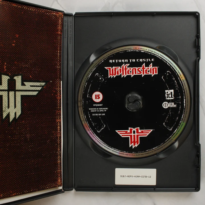 Return to Castle Wolfenstein nyitott tok és lemez